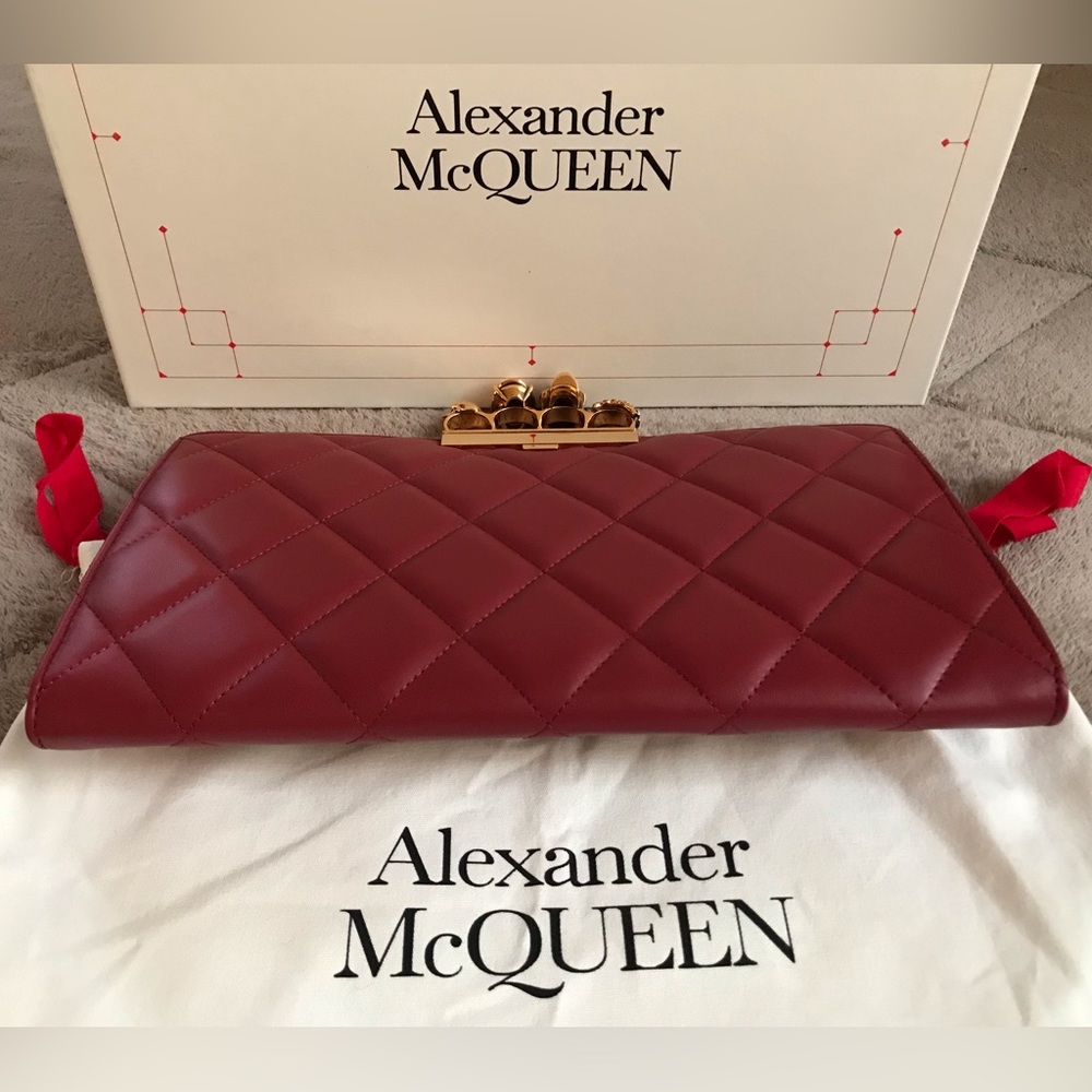 ❌❌SOLD❌❌🔥Alexander McQueen🔥 Skull Knuckle Ring Quilted Leather Clutch - Picture 7 of 10